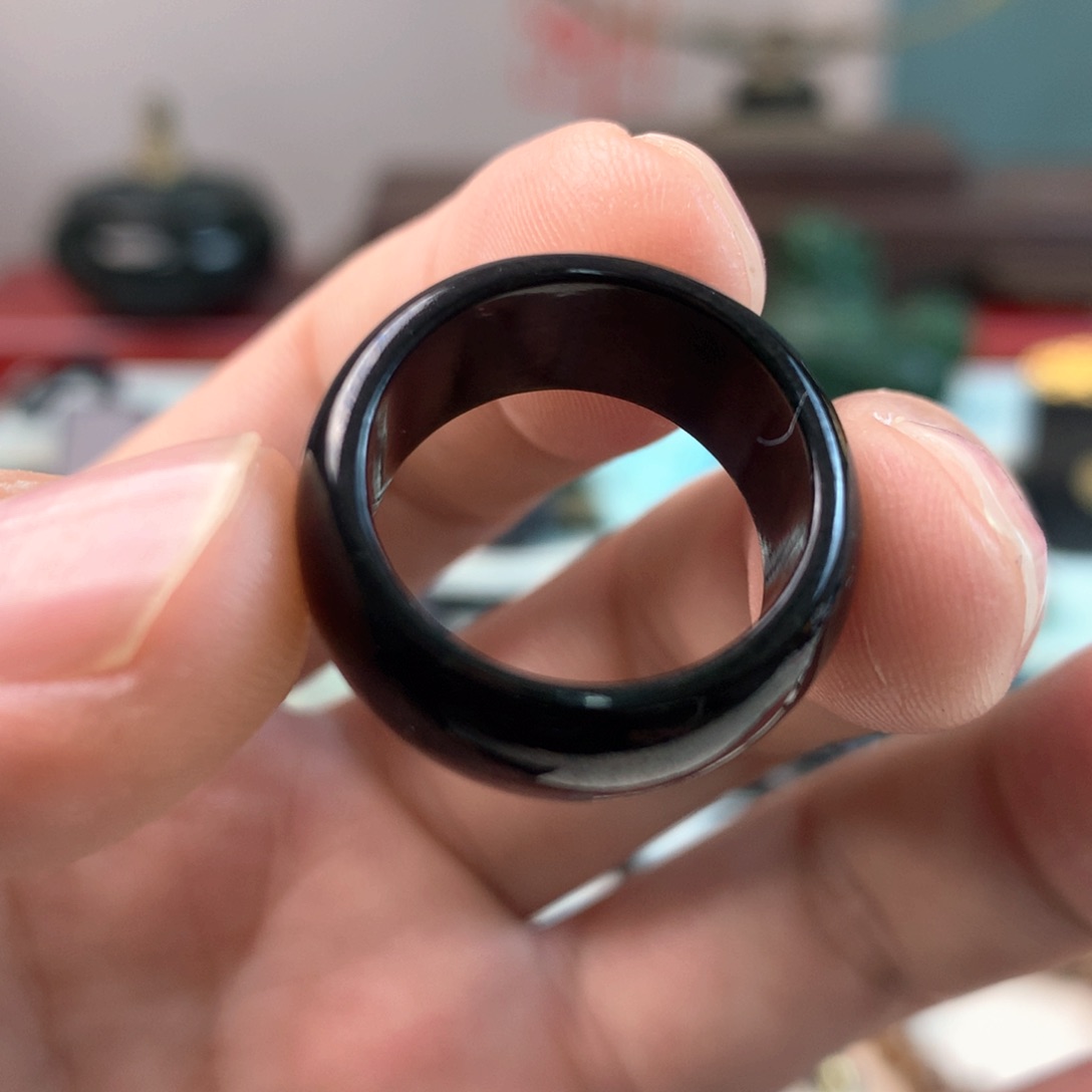 和田玉黑青指环未镶嵌