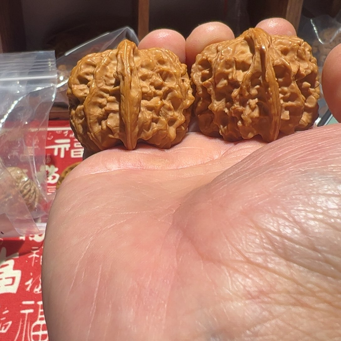 文玩核桃吊坠蓟县红
