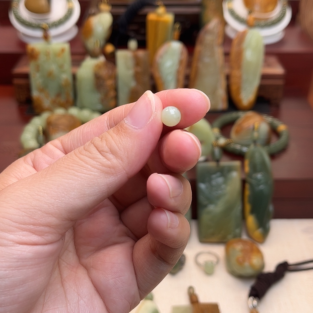 扶***倾岫岩老玉（透闪石质玉）未镶嵌颈饰