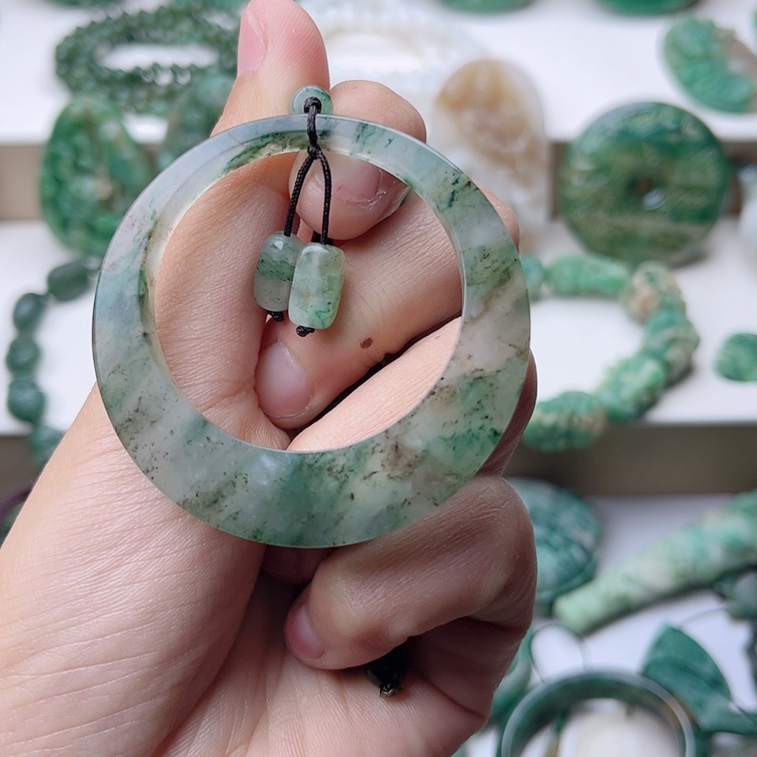 独山玉挂件未镶嵌月**开