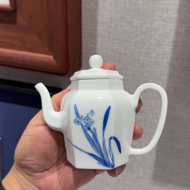 晏加非-青花水仙壶