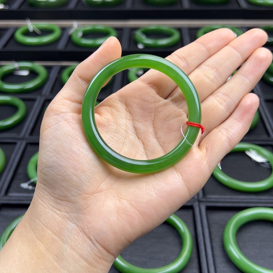 和田玉（碧玉）未镶嵌手镯冰底果绿