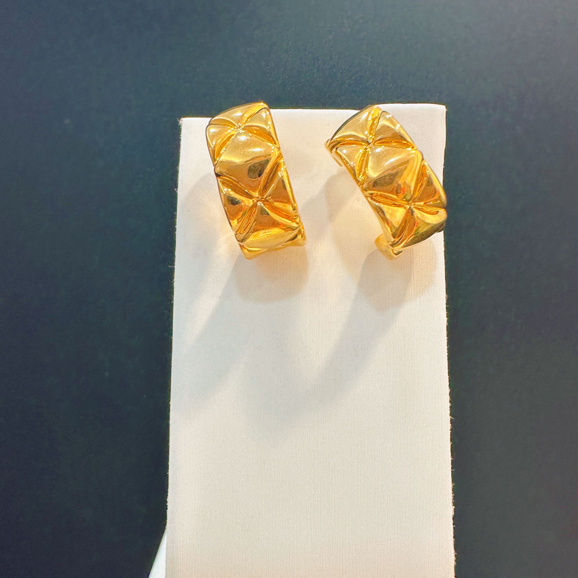 足金999C字形菱格耳饰105