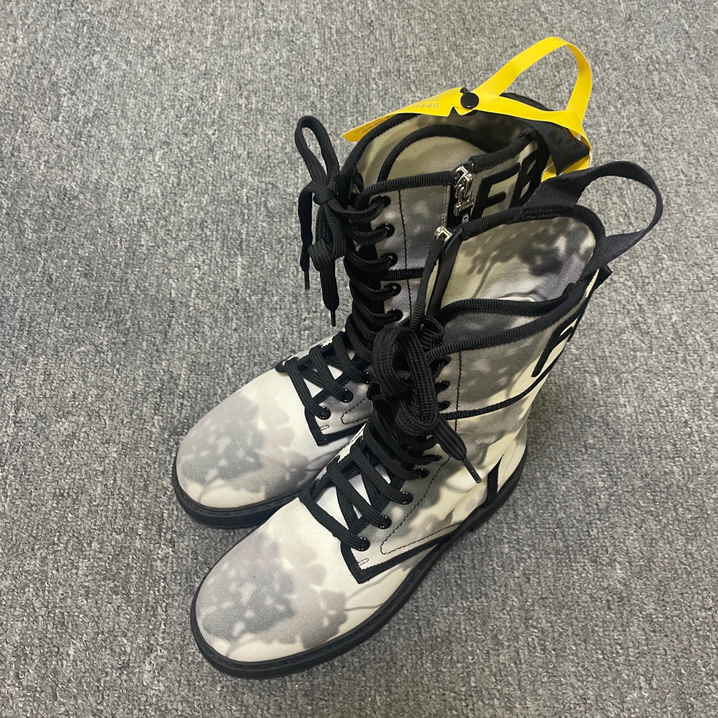 95新 FENDI/芬迪 机车风格短靴 35.5码/11446