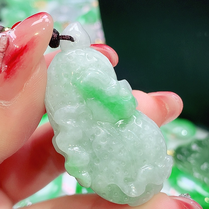 翡翠未镶嵌颈饰翡翠多样性发其一