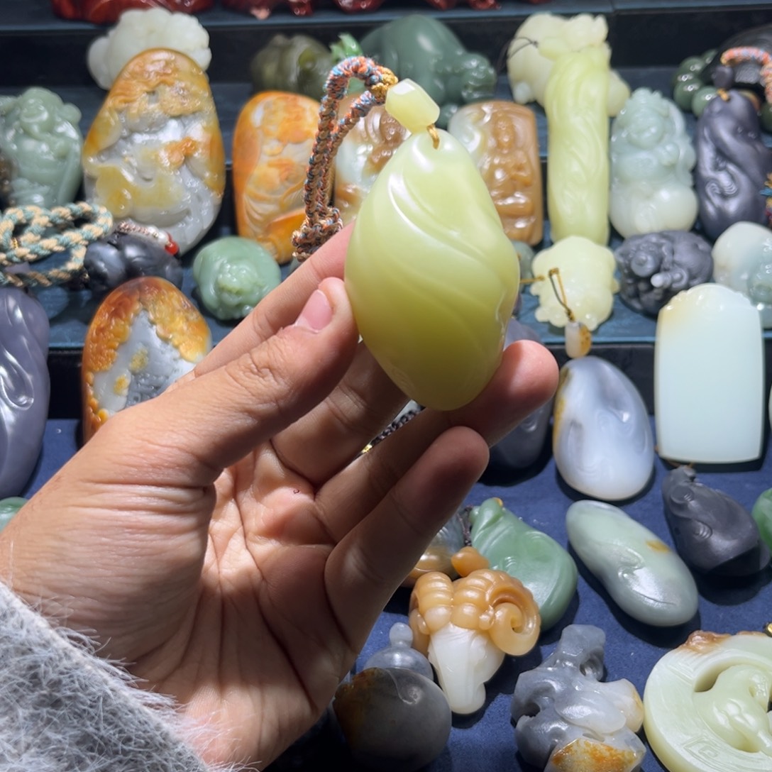 d***2和田玉未镶嵌挂件