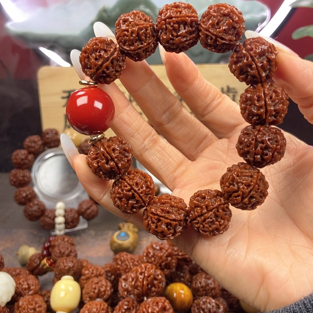 金刚菩提吊坠620红。