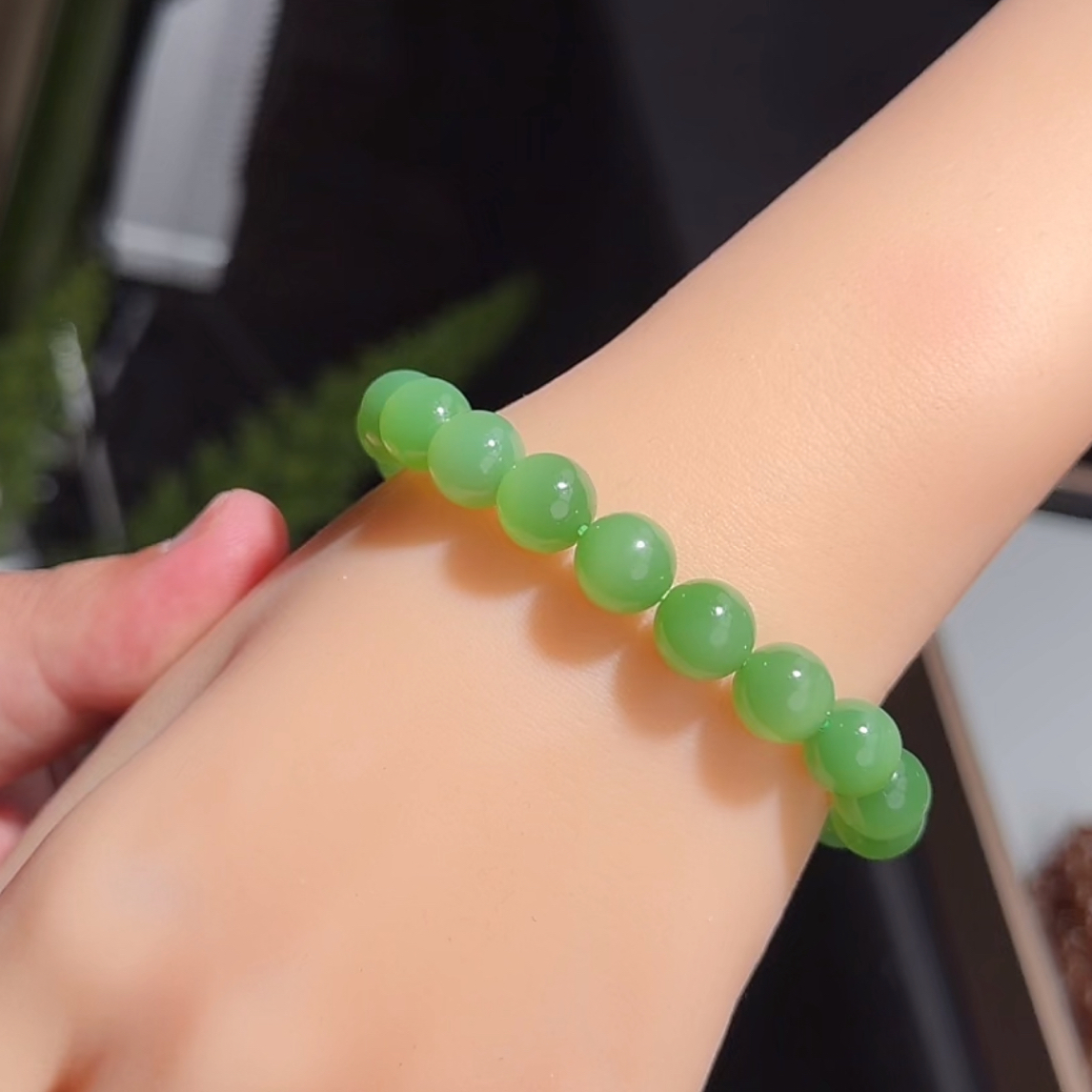 和田玉俄碧碧玉粉绿手串 卡10 CJ110