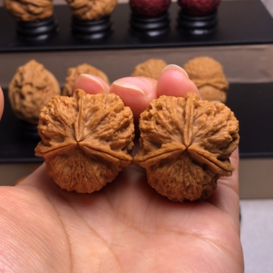 文玩核桃把件三楞1