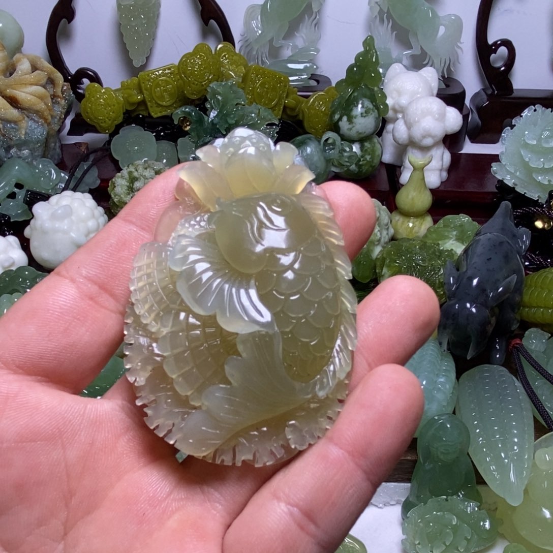 岫玉未镶嵌鱼把件把件