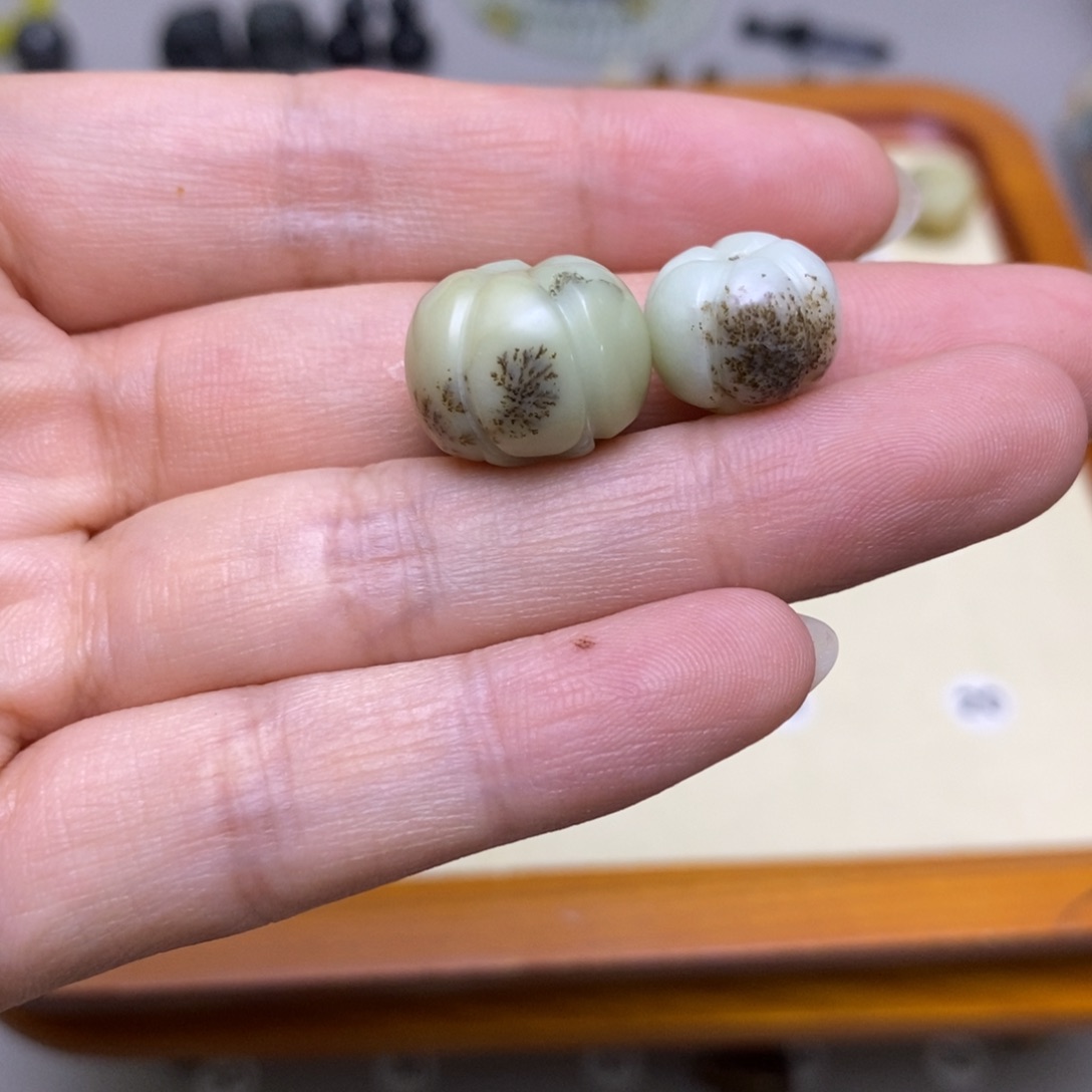 芬***织蛇纹石玉未镶嵌配饰