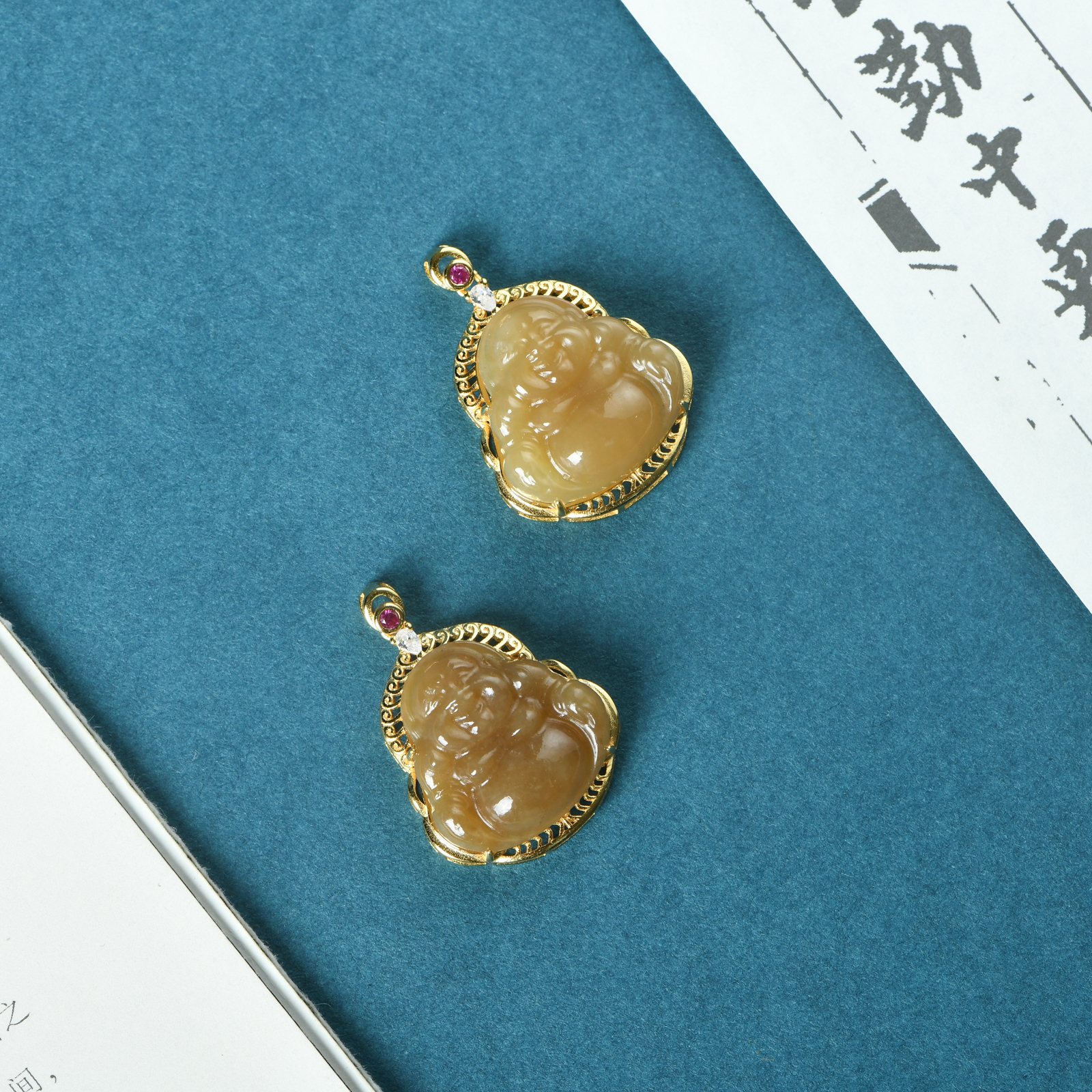 和田玉糖玉精雕弥勒佛S925银镶嵌吊坠（多样性发其一）