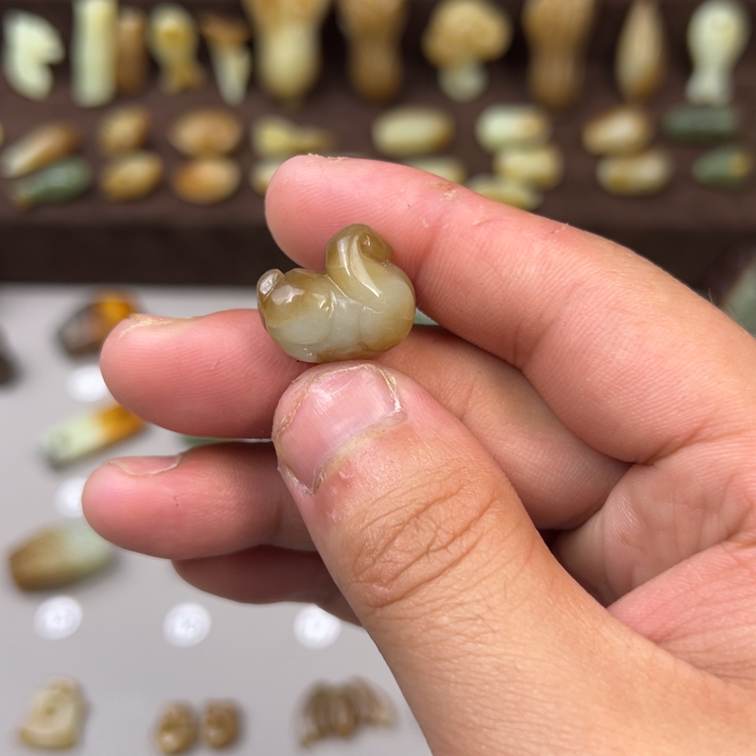 岫岩河磨玉（透闪石质玉）未镶嵌颈饰