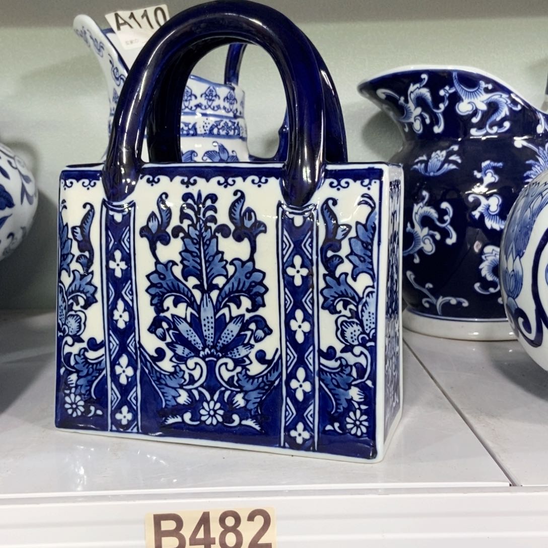 摆件花瓶手绘釉下彩