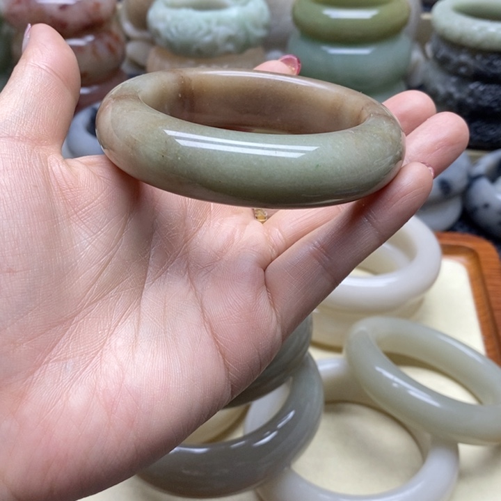 石英岩玉手镯未镶嵌