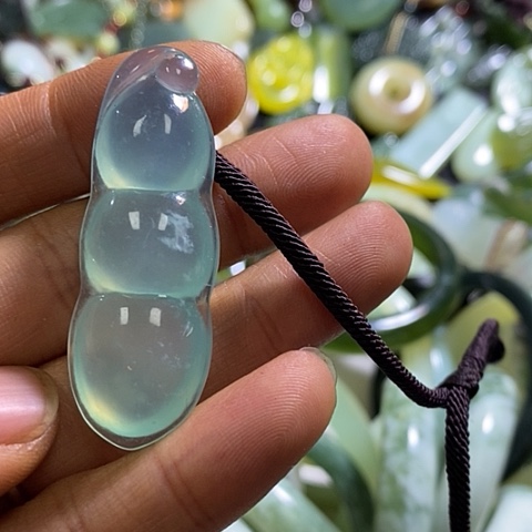 岫玉颈饰未镶嵌一个