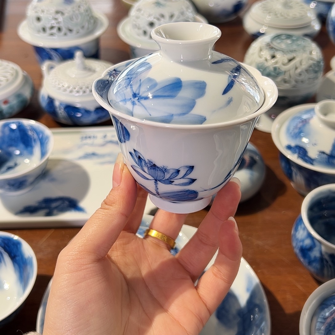 小****青花手绘荷花盖碗