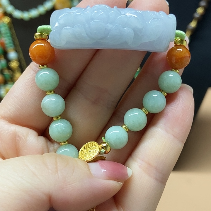 翡翠未镶嵌颈饰手牌