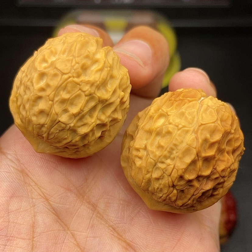 【闪购商品】文玩核桃把件36尺铁龙珠元宝