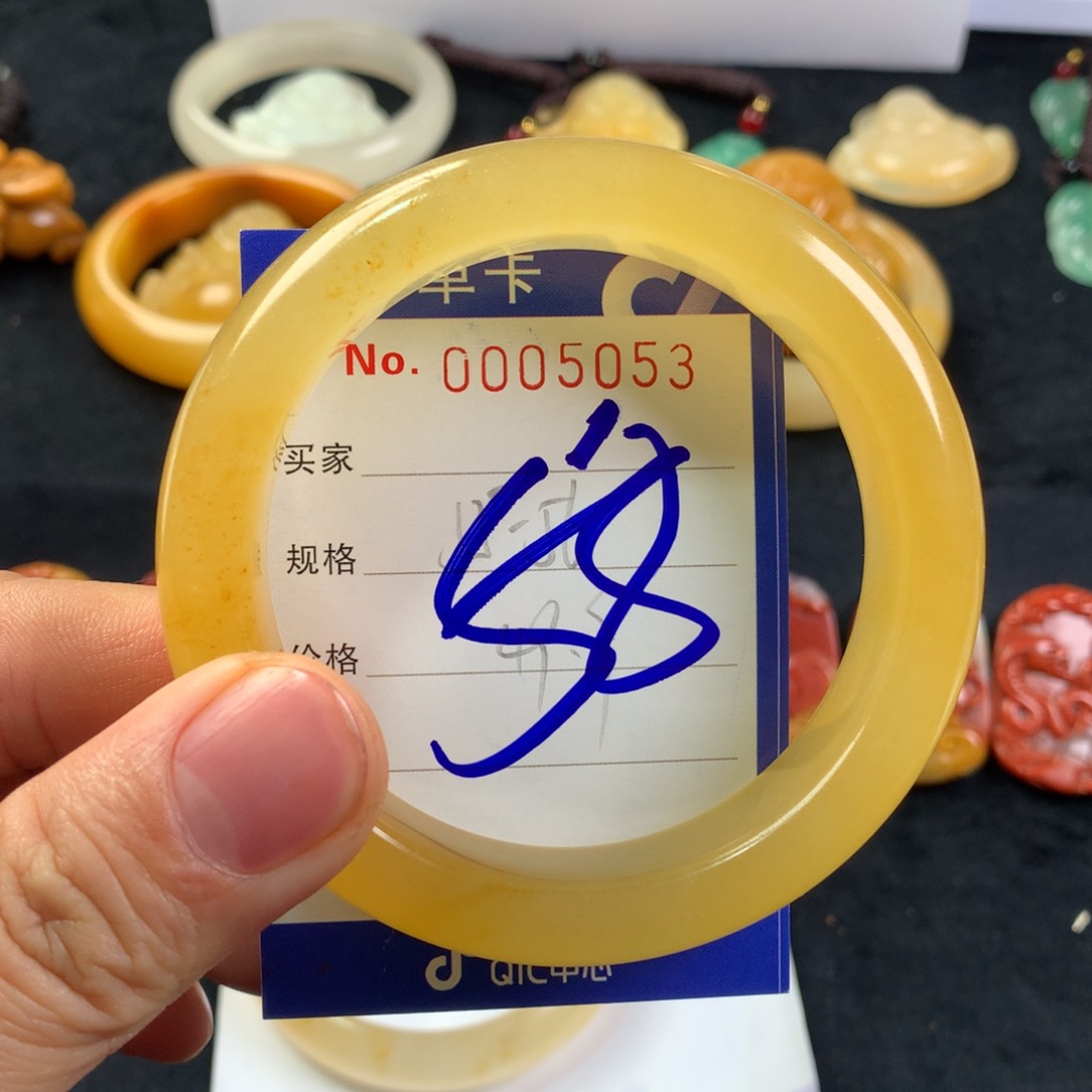 石英质玉（黄龙玉）手镯未镶嵌