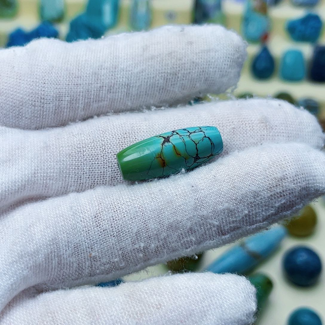 绿松石颈饰未镶嵌