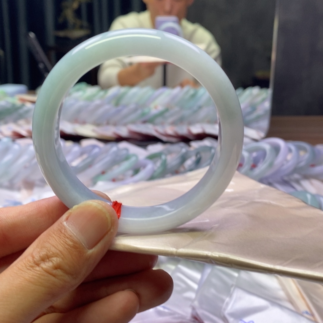 翡翠手镯未镶嵌半山半水