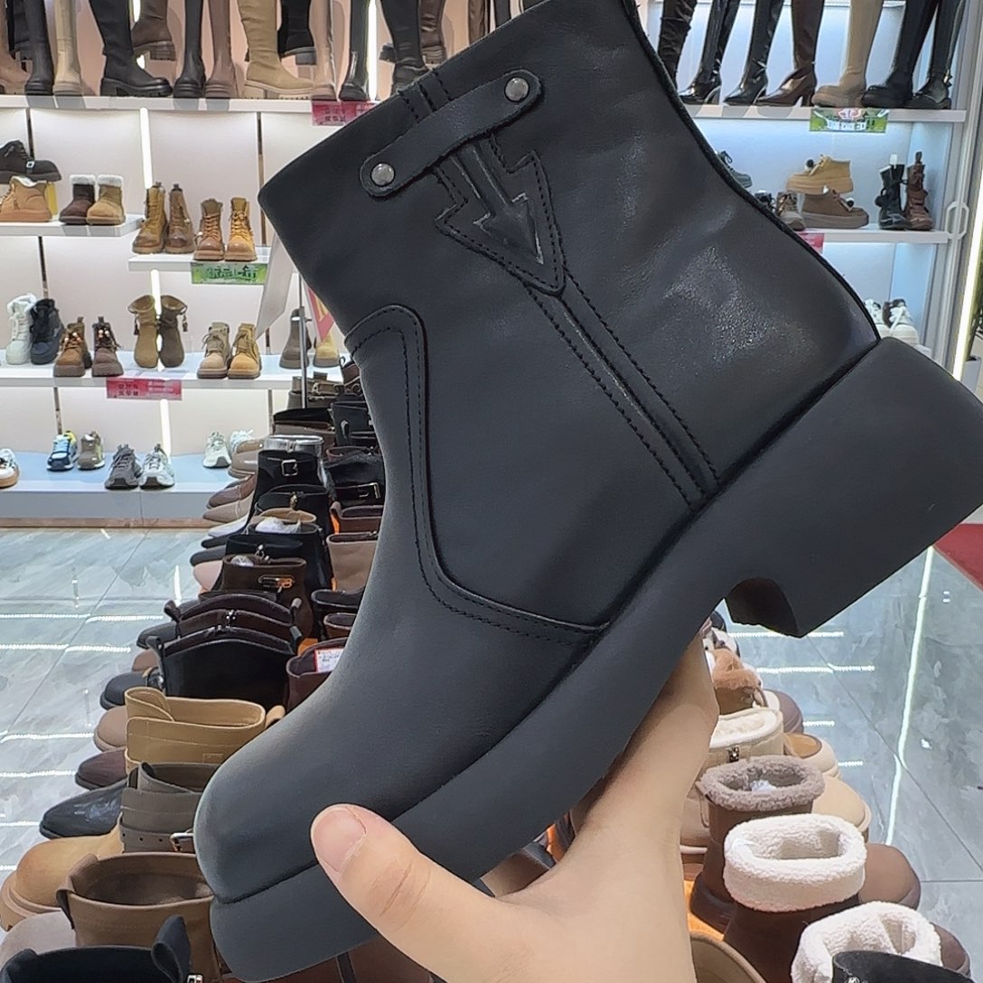 353111黑色40羊毛靴