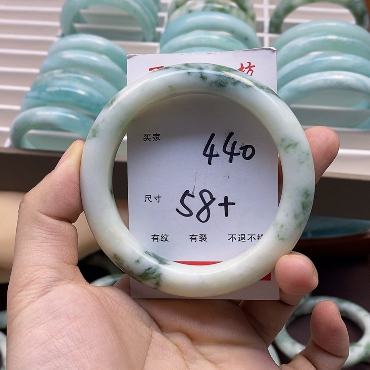 【闪购商品】蛇纹石玉手镯未镶嵌花**月