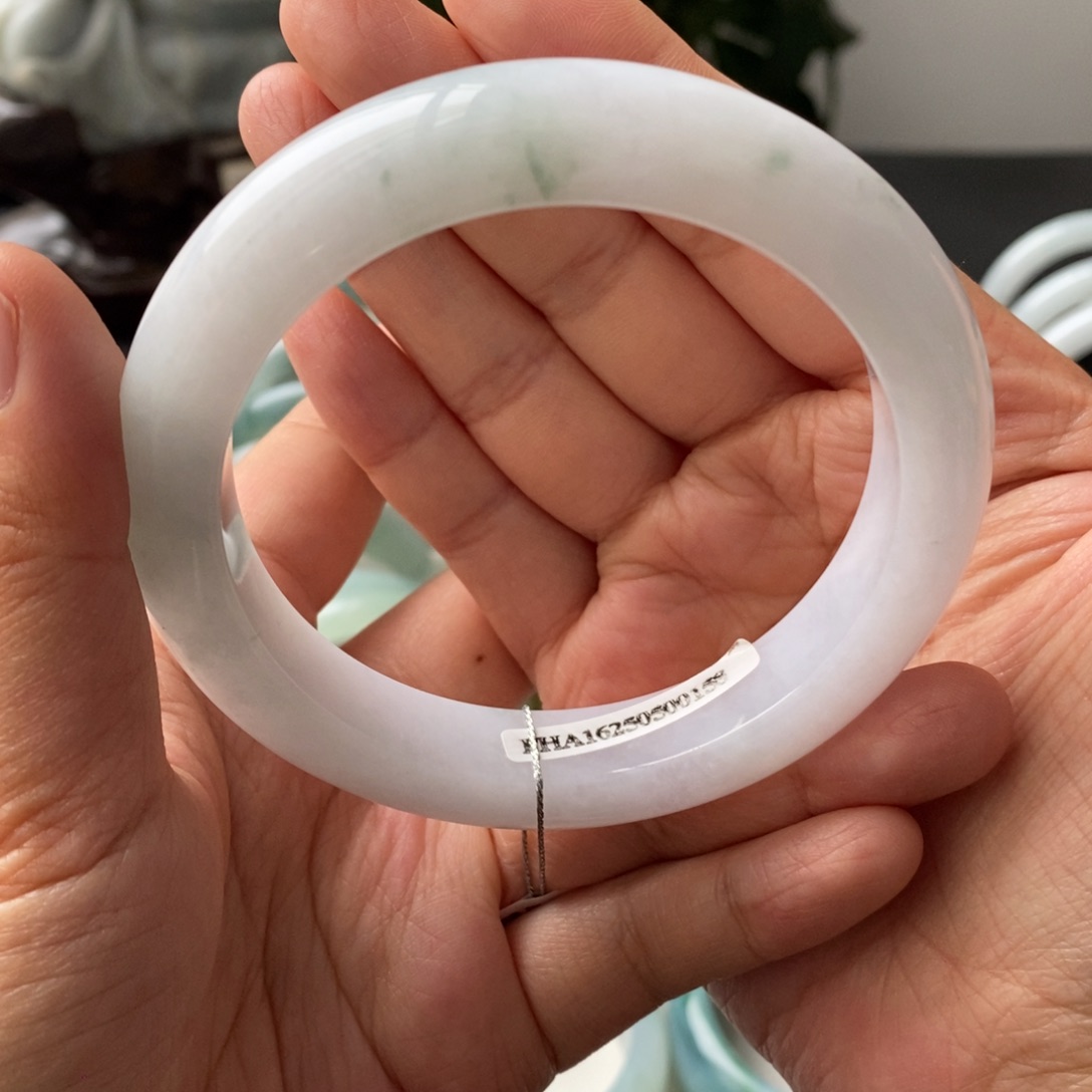 翡翠手镯未镶嵌天然