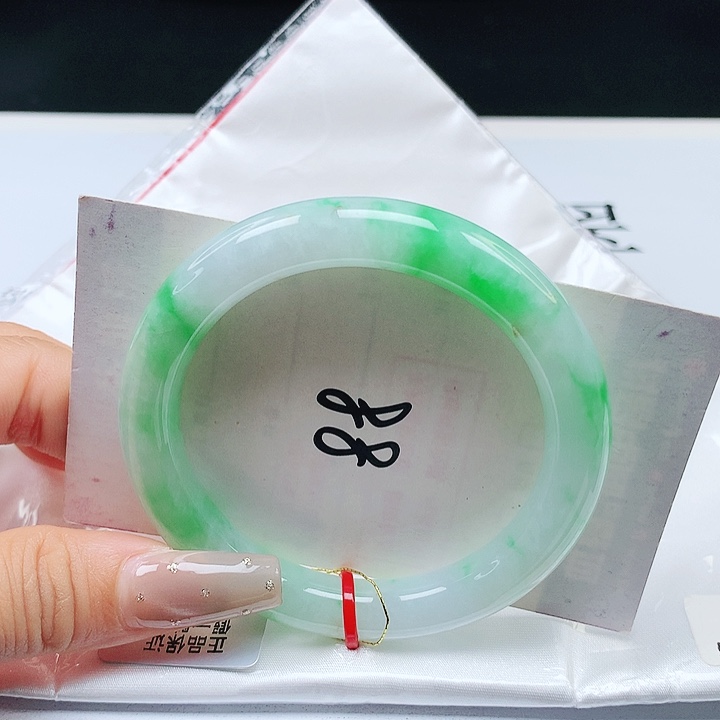 翡翠未镶嵌手镯52圆条