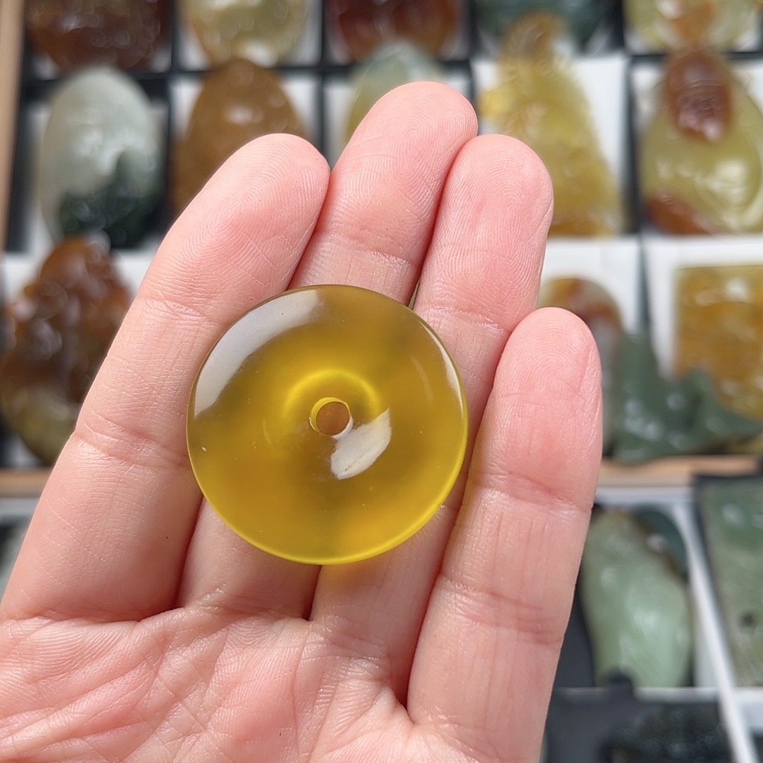 蛇纹石玉颈饰未镶嵌花*籽