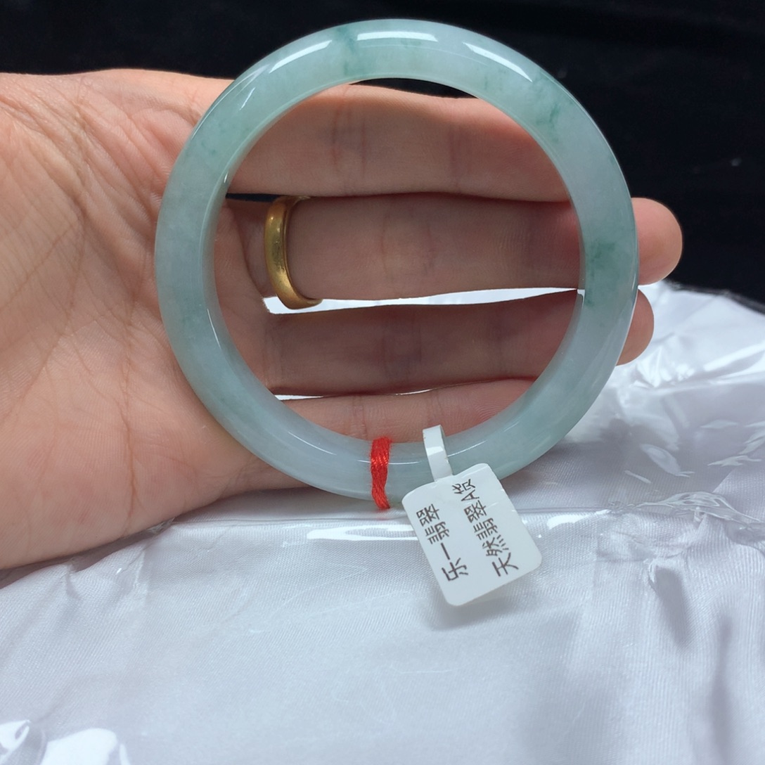 翡翠未镶嵌手镯（圆镯）59.2