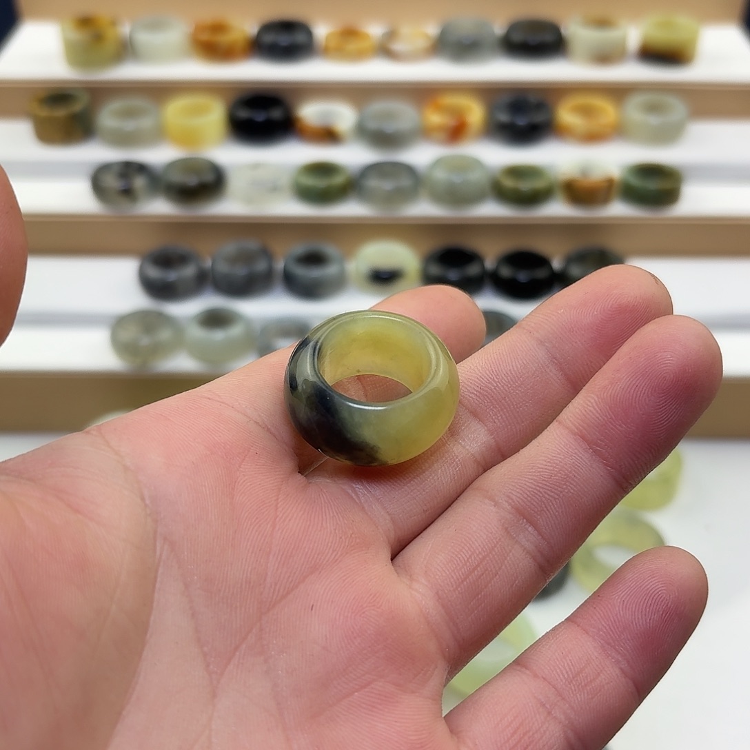 蛇纹石玉未镶嵌戒指