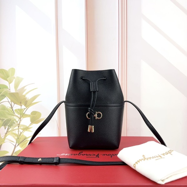 菲拉格慕/包包/95新/13*9*21/C531573066