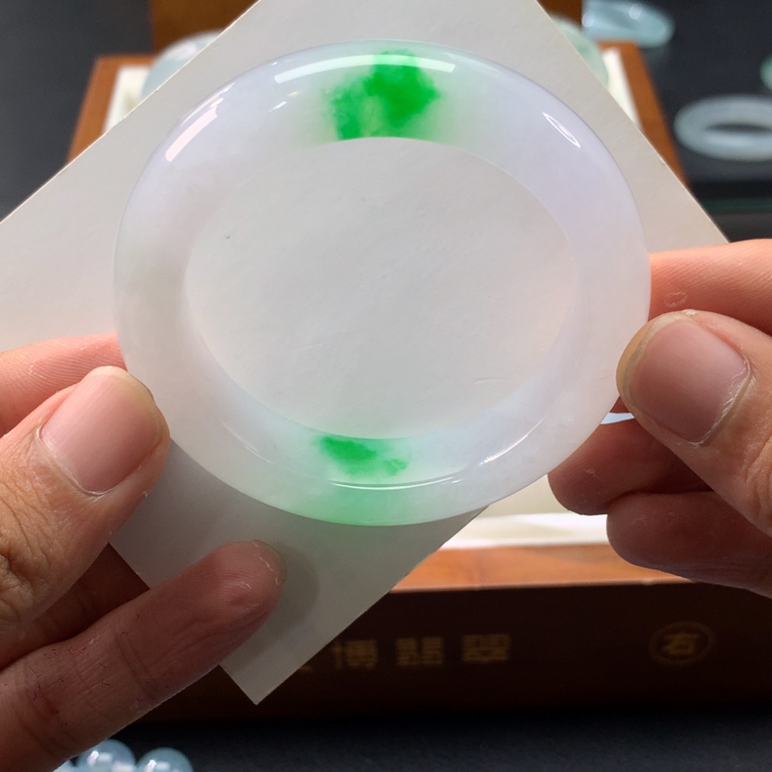 翡翠手镯未镶嵌正圈