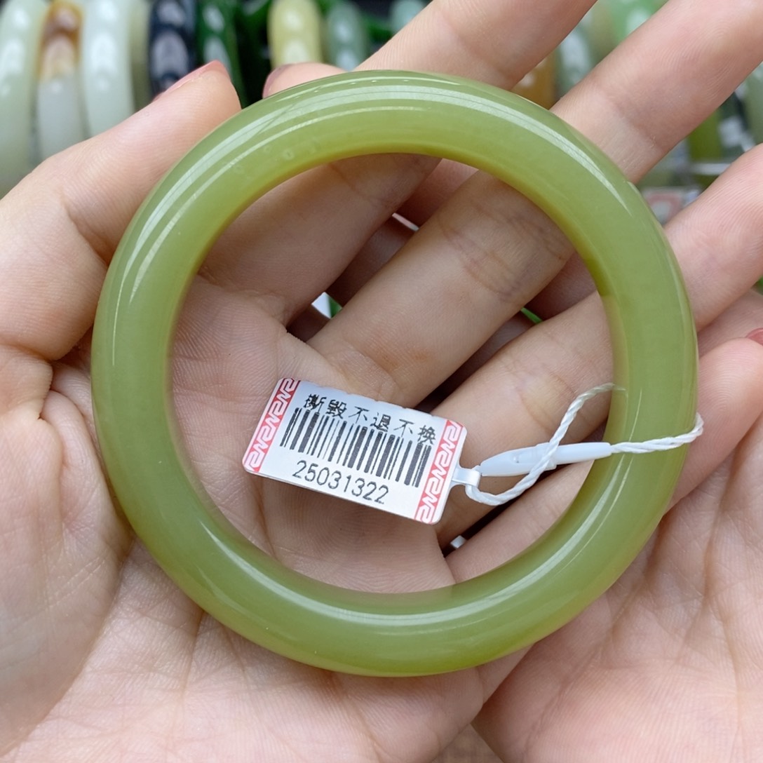 和田玉未镶嵌手镯小*