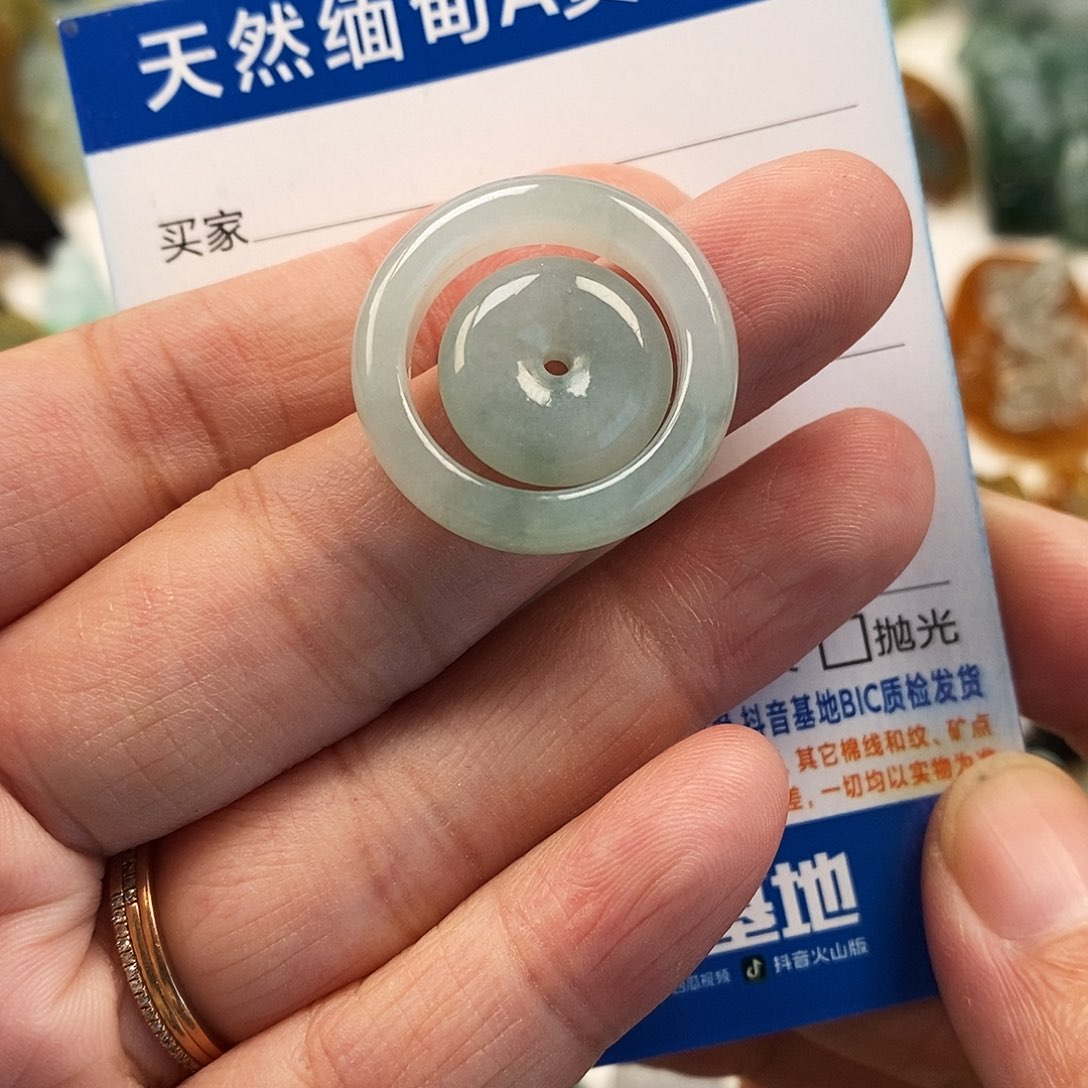 翡翠未镶嵌颈饰母子环