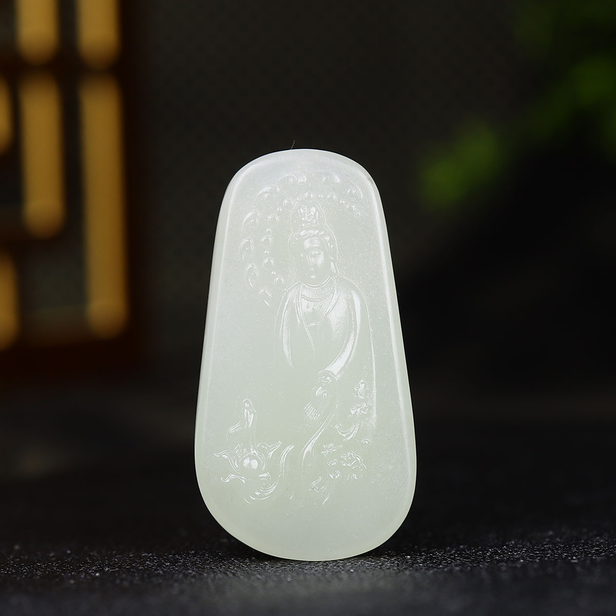 1218155和田玉观音挂件