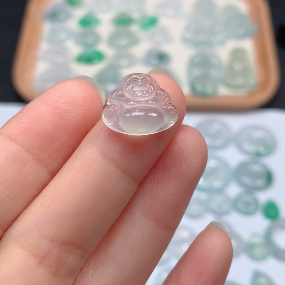 翡翠颈饰未镶嵌高冰小佛公