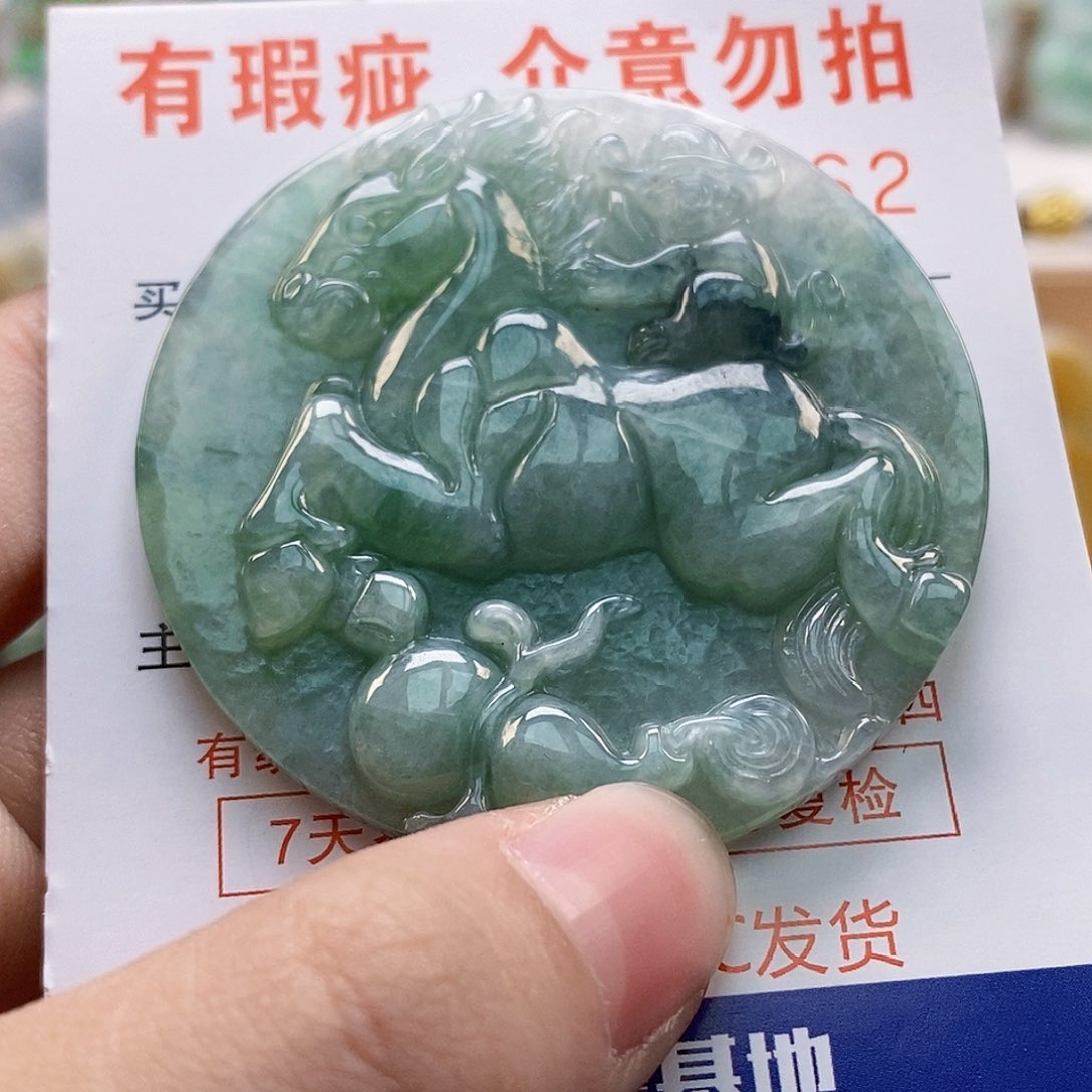 吊坠(不含链)未镶嵌翡翠