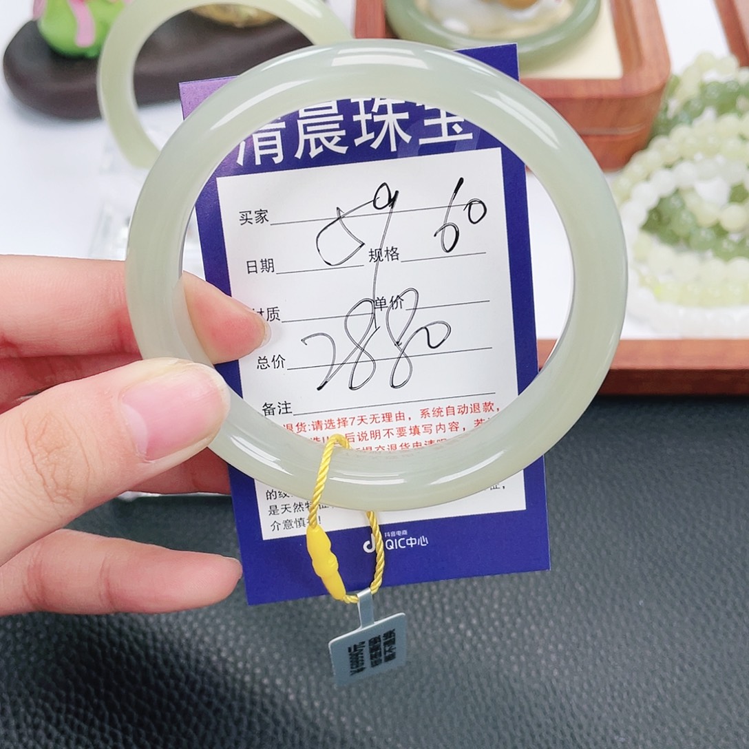 和田玉未镶嵌手镯