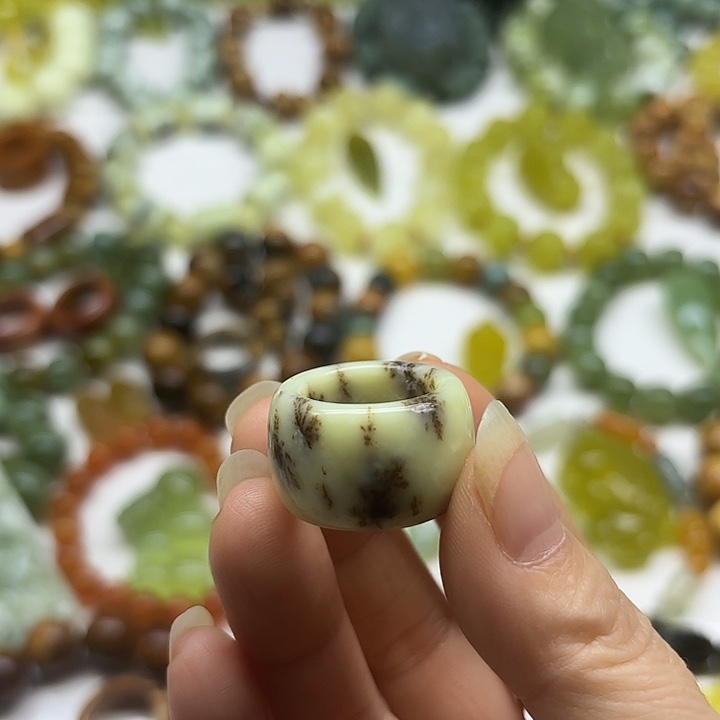 蛇纹石玉未镶嵌戒指