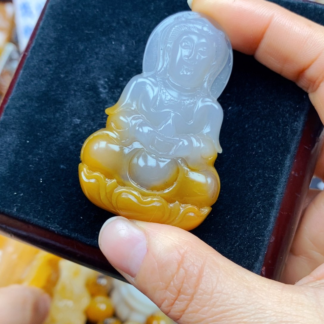 石英质玉未镶嵌颈饰