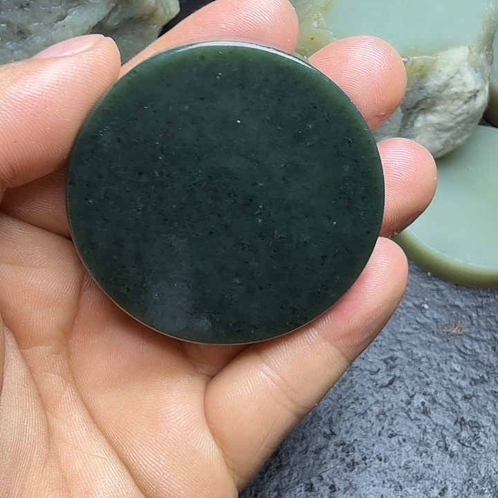 和田玉（糖玉）未镶嵌珠宝奇石