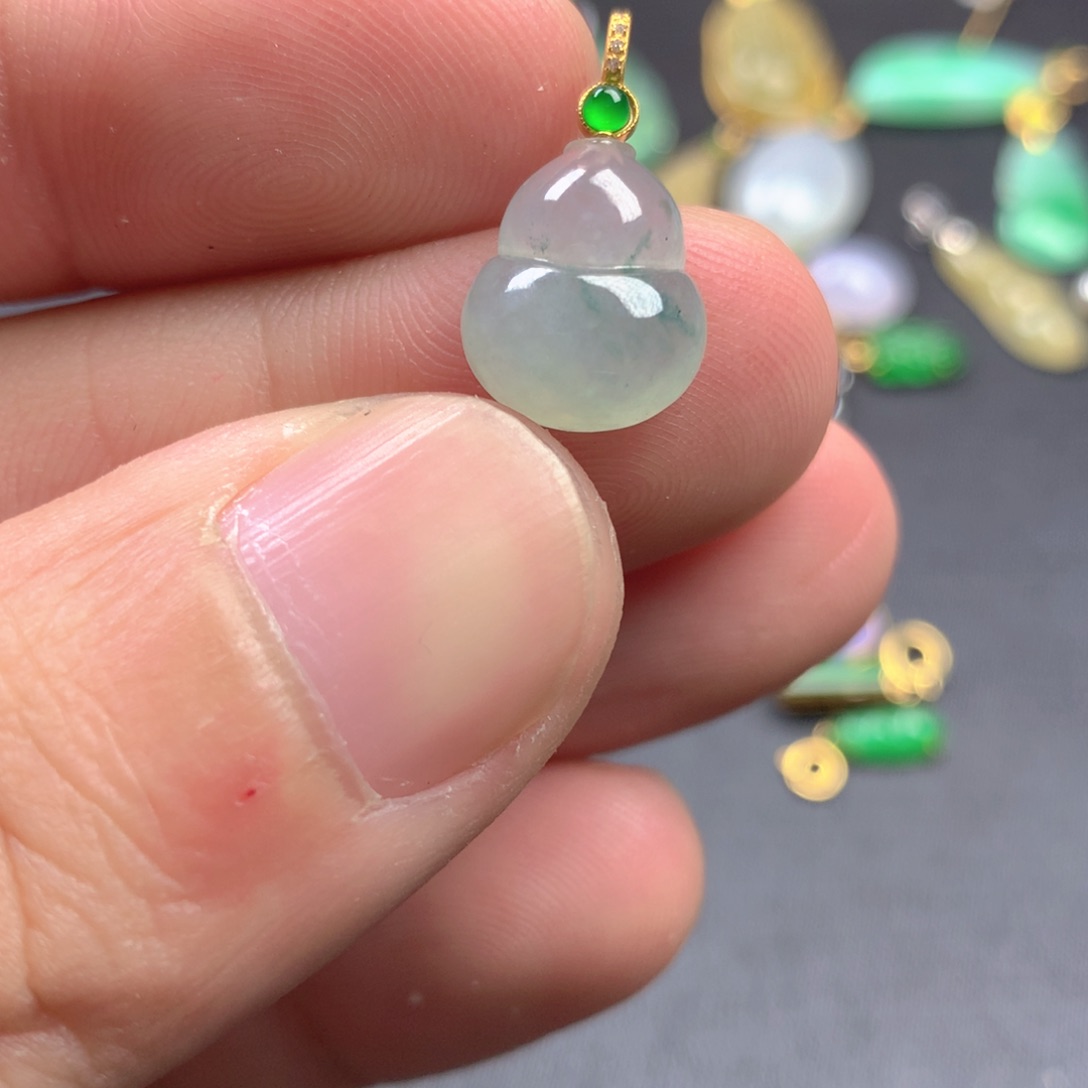 【闪购商品】颈饰18K金镶嵌翡翠