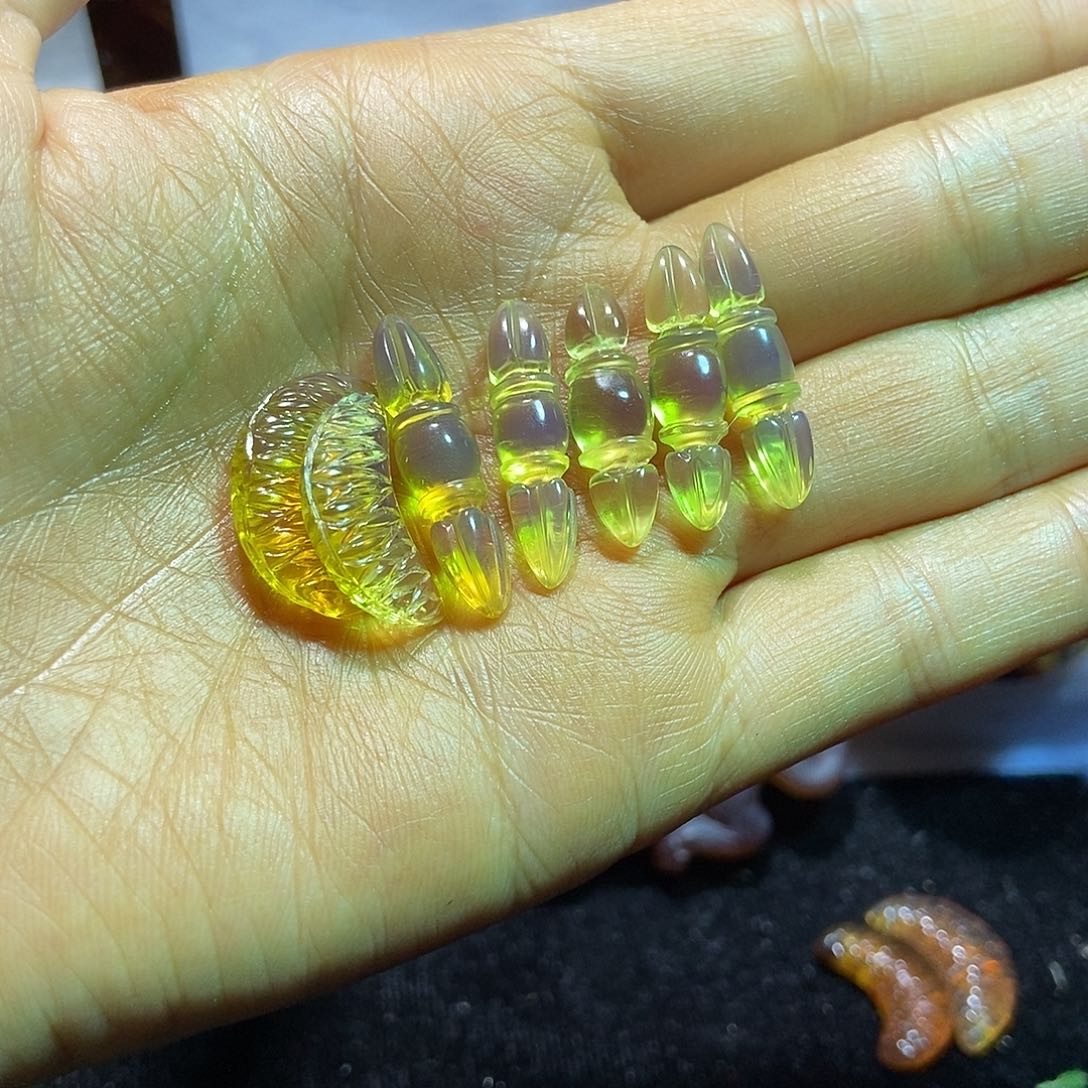 琥珀颈饰未镶嵌绒缅甸琥珀