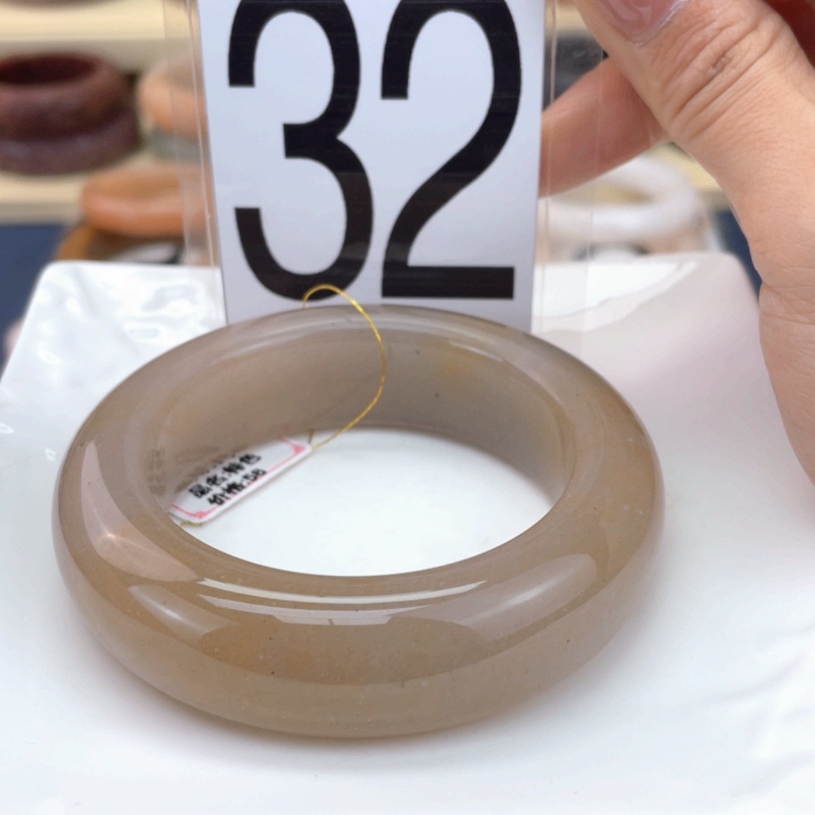 【闪购商品】石英质玉手镯未镶嵌