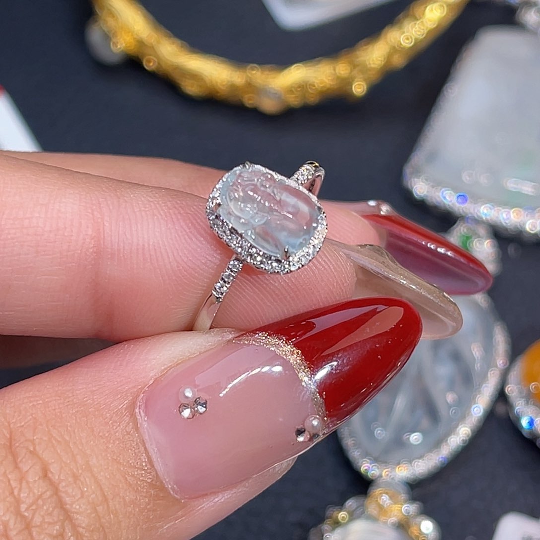 翡翠戒指18K金镶嵌貔貅