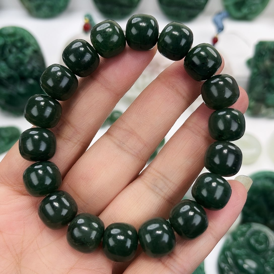 独山玉颈饰未镶嵌