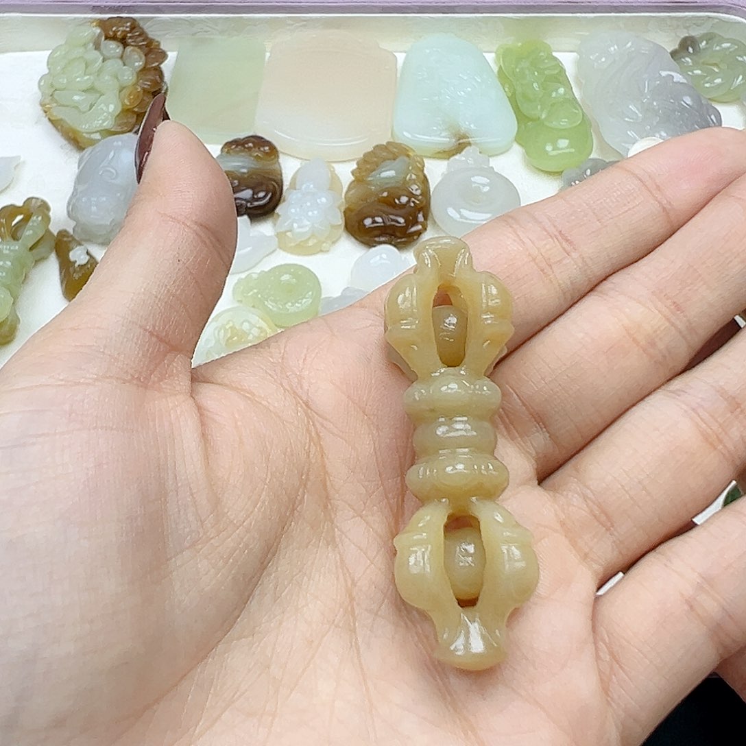 颈饰未镶嵌和田玉